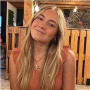 Profesora de matemáticas y física hasta primero de bachillerato. Asignaturas como biología, lengua hasta 4º ESO.